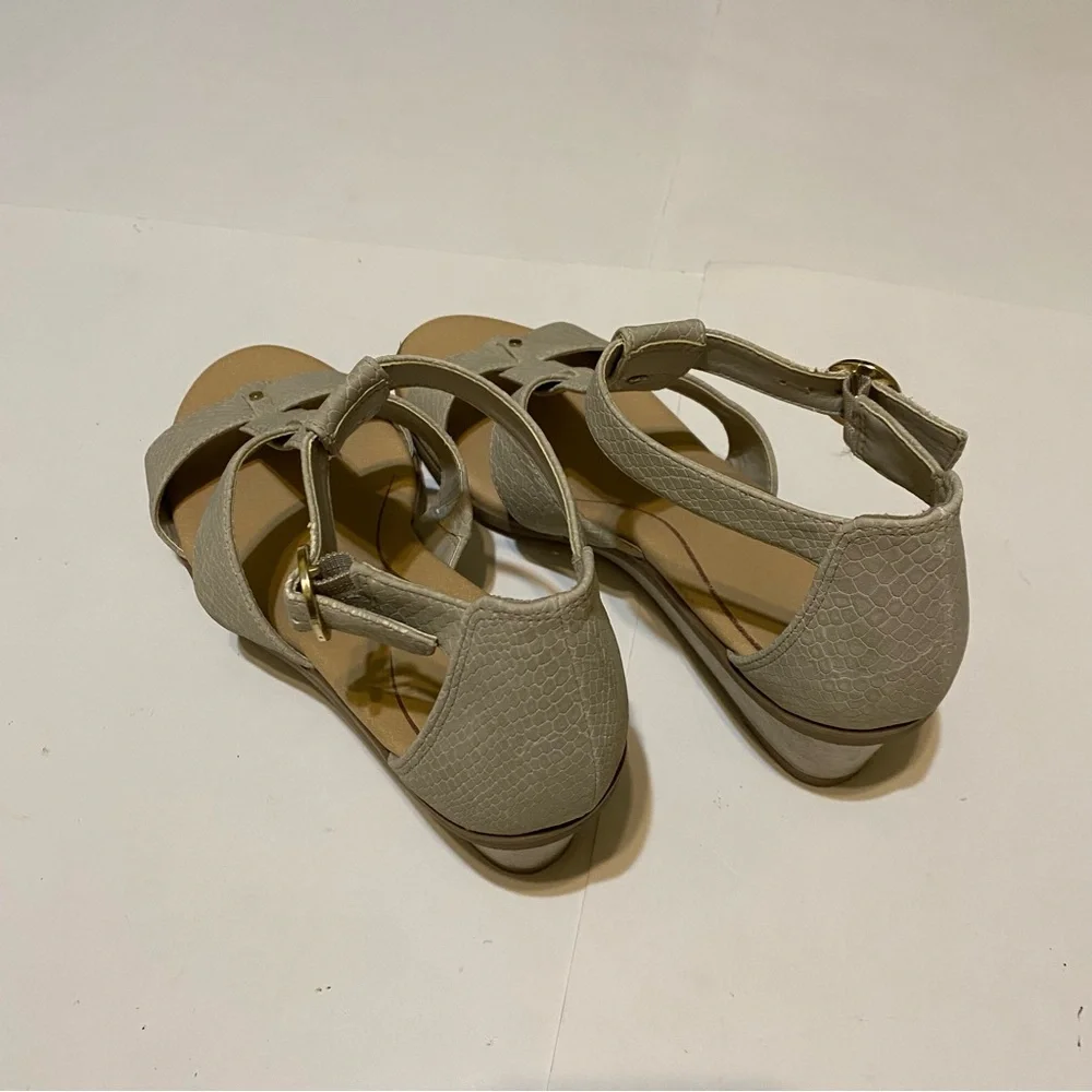 Dr. Scholls beige sandals size 8M